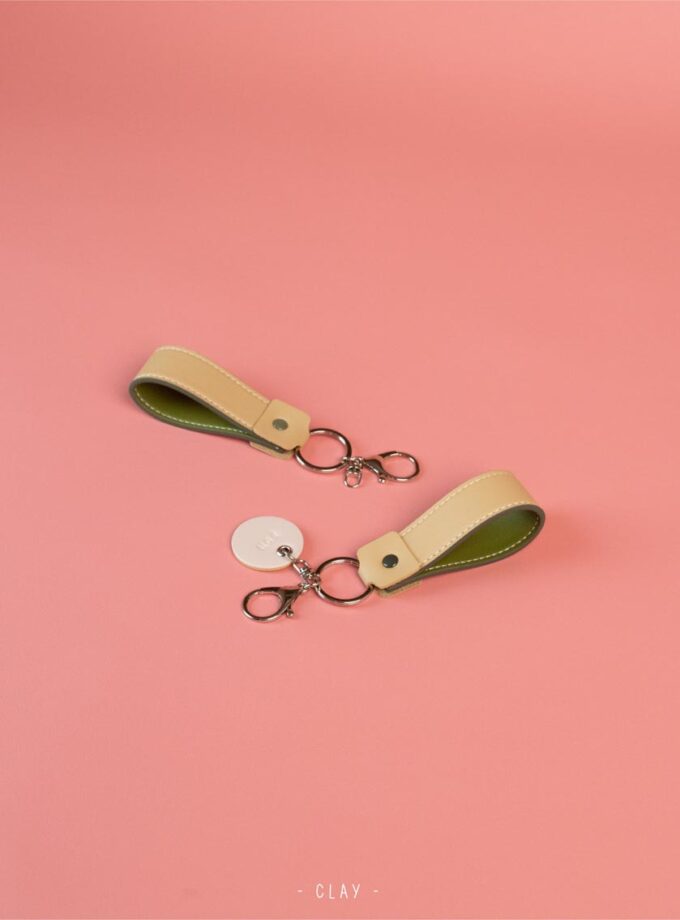 Chubby Keychain พวงกุญเเจหนังสลักชื่อ