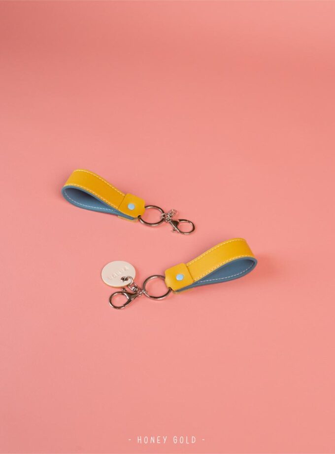 Chubby Keychain พวงกุญเเจหนังสลักชื่อ