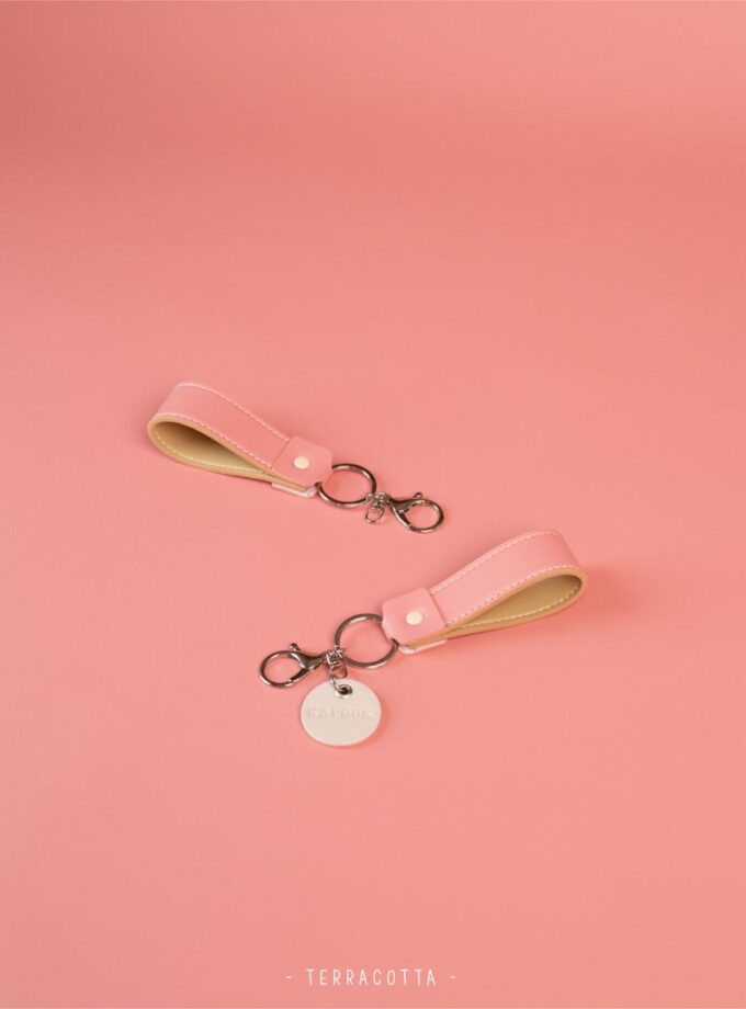 Chubby Keychain พวงกุญเเจหนังสลักชื่อ