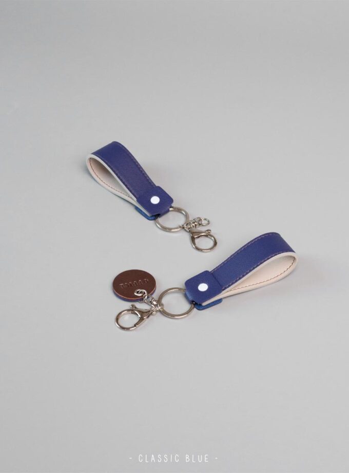 Chubby Keychain พวงกุญเเจหนังสลักชื่อ