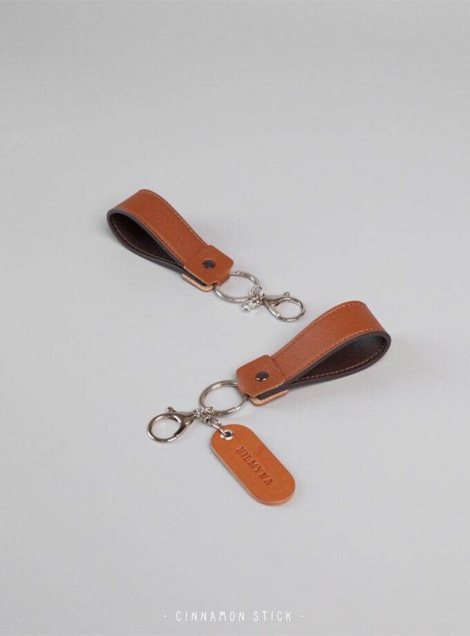 Chubby Keychain พวงกุญเเจหนังสลักชื่อ