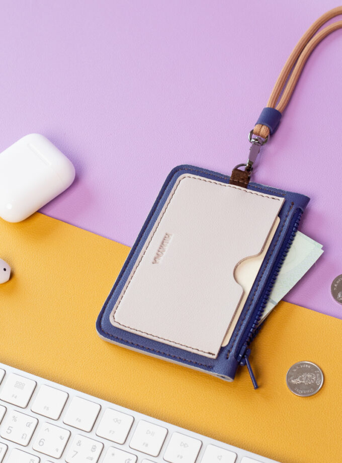 Twelve ID Holder ป้ายคล้องคอใส่บัตรพนักงานวัสดุหนัง