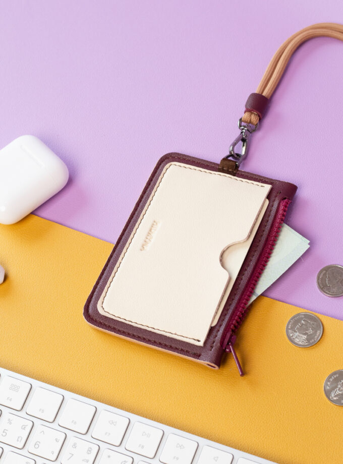 Twelve ID Holder ป้ายคล้องคอใส่บัตรพนักงานวัสดุหนัง