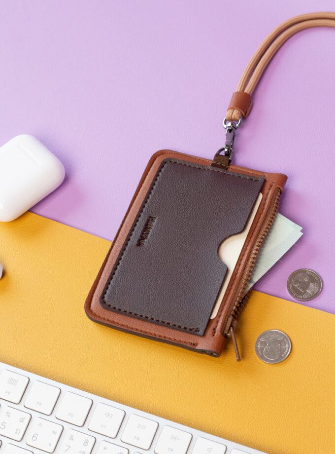 Twelve ID Holder ป้ายคล้องคอใส่บัตรพนักงานวัสดุหนัง