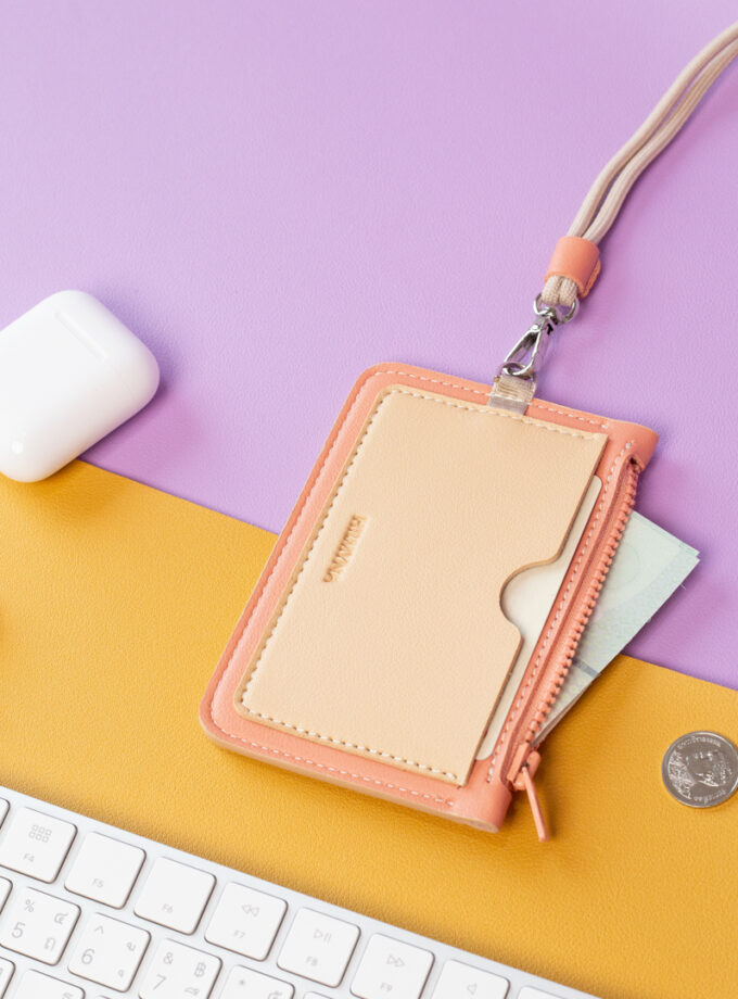 Twelve ID Holder ป้ายคล้องคอใส่บัตรพนักงานวัสดุหนัง