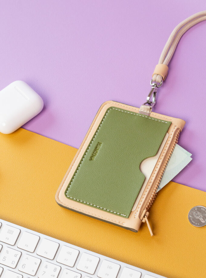 Twelve ID Holder ป้ายคล้องคอใส่บัตรพนักงานวัสดุหนัง